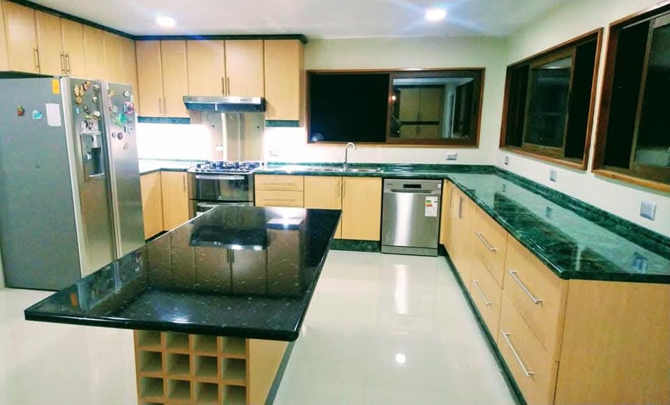Cocina terminada con isla central